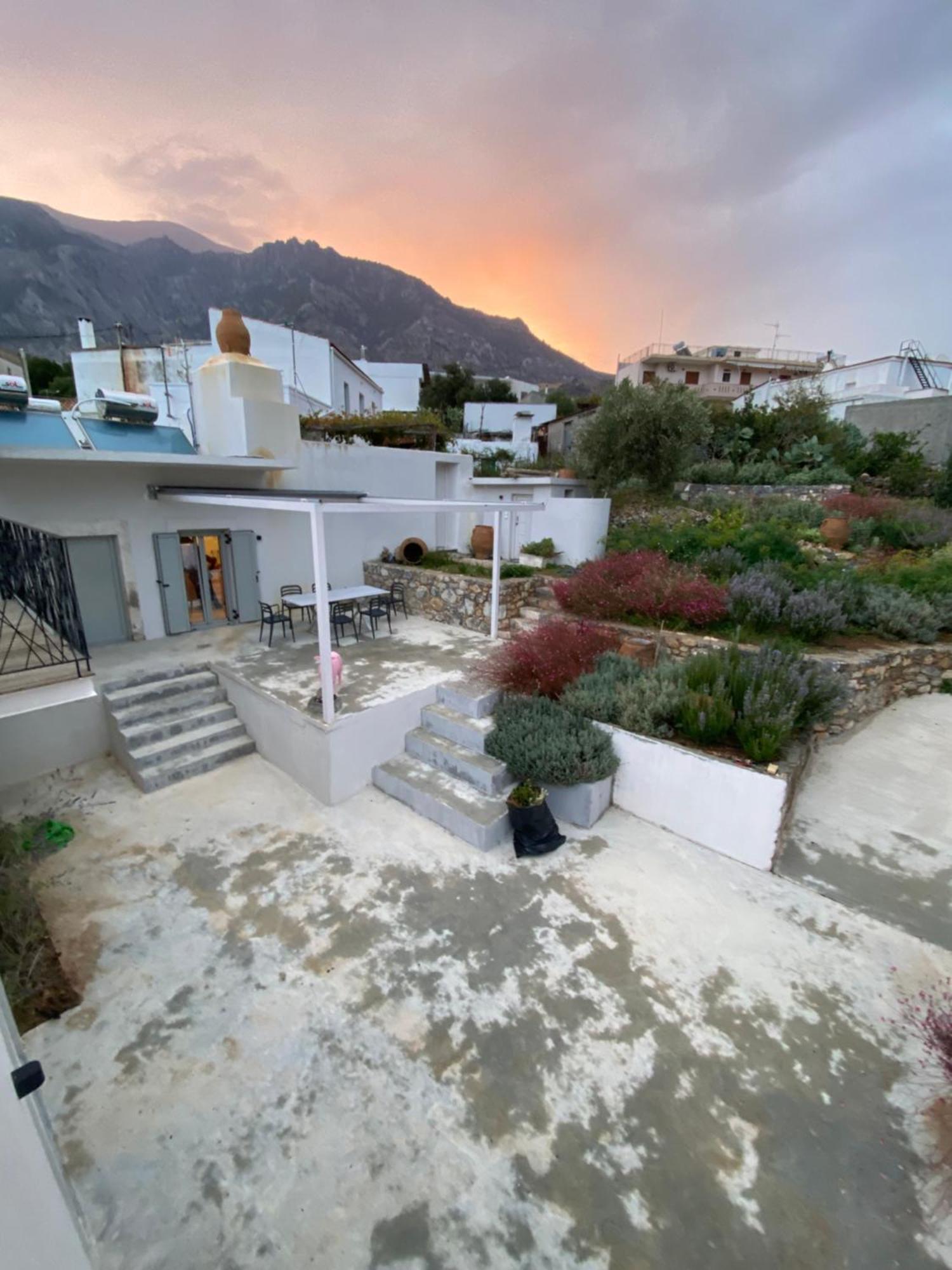 Fourfouras Cottage Exterior photo